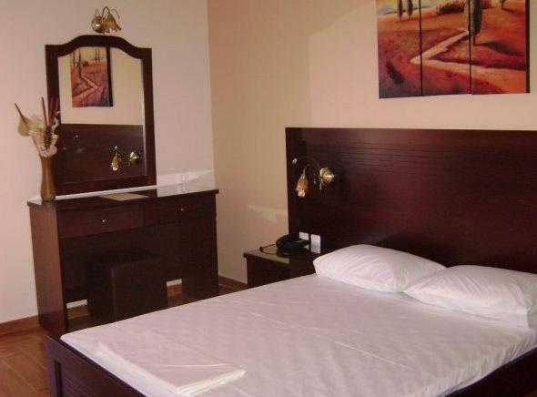 Pantheon Hotel & Suites Nerotriviá Zimmer foto